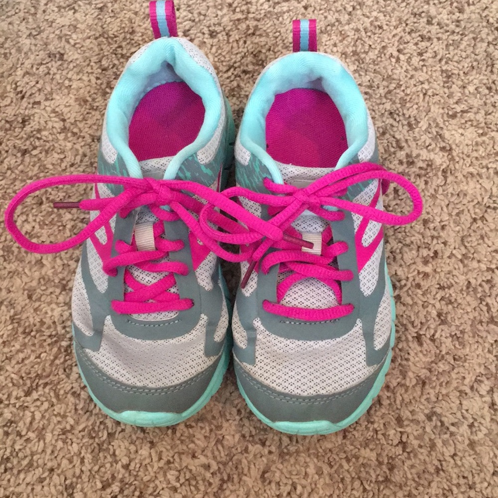 Kids tennis shoes